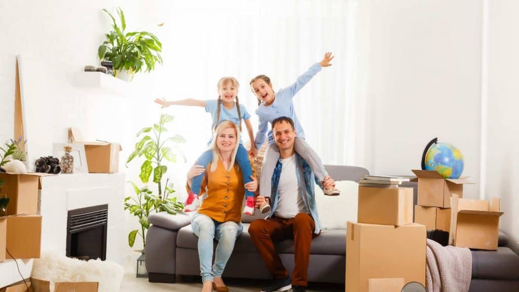 Simple Steps to Declutter Your Home This Spring